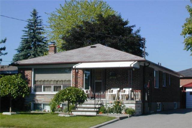 104 Wayne Ave, House detached with 2 bedrooms, 2 bathrooms and 4 parking in Toronto ON | Image 1