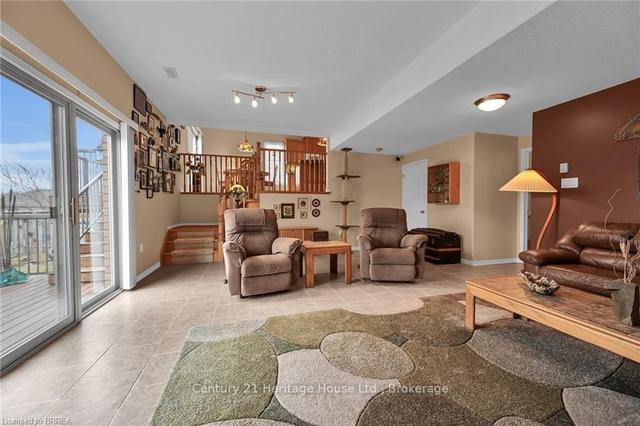 28 Varley Cres, House detached with 4 bedrooms, 3 bathrooms and 4 parking in Brantford ON | Image 21