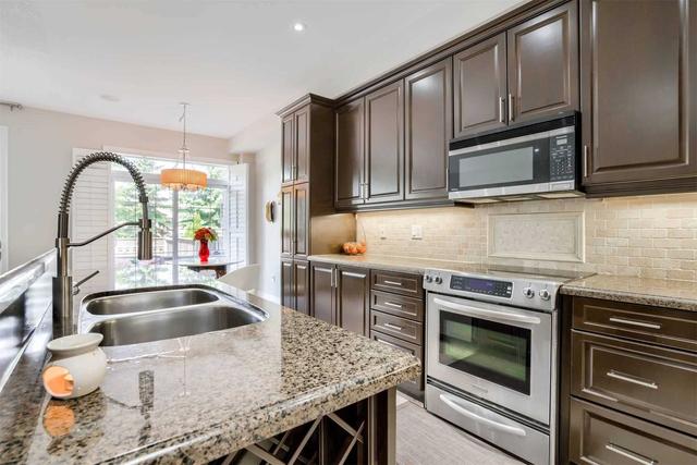1273 Craigleith Rd, House attached with 3 bedrooms, 4 bathrooms and 3 parking in Oakville ON | Image 10