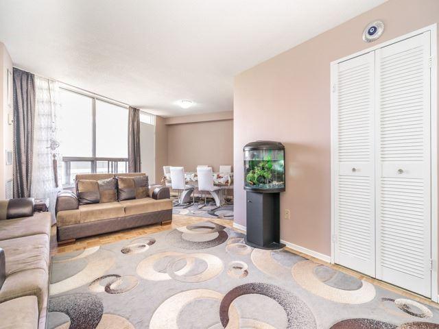 1001 - 20 Edgecliff Glwy, Condo with 3 bedrooms, 2 bathrooms and 1 parking in Toronto ON | Image 8