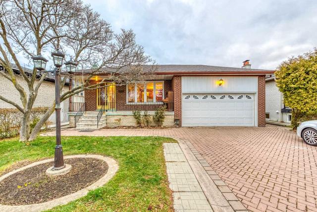 731 Runningbrook Dr, House detached with 3 bedrooms, 3 bathrooms and 6 parking in Mississauga ON | Card Image