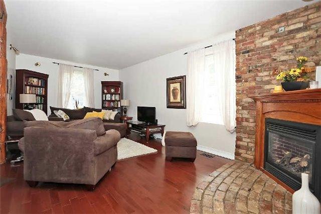 42 Tyler St, House detached with 3 bedrooms, 1 bathrooms and 4 parking in Aurora ON | Image 7