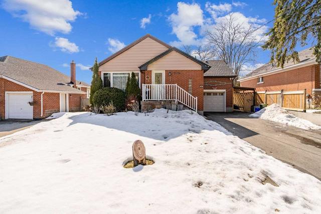 976 Mohawk Rd E, House detached with 3 bedrooms, 1 bathrooms and 5 parking in Hamilton ON | Image 1