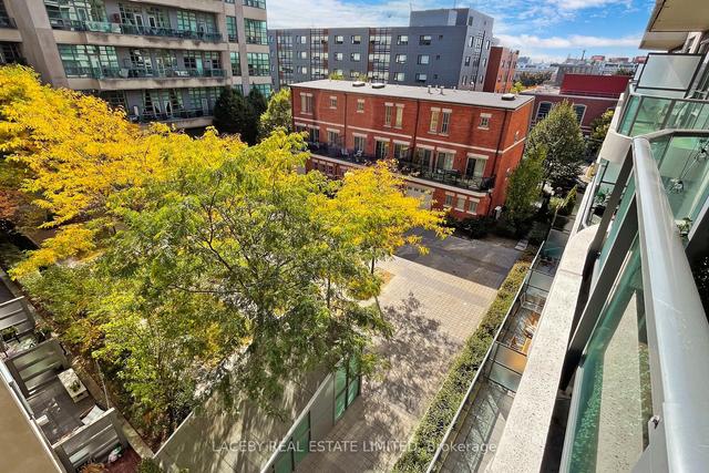 401 - 377 Madison Ave, Condo with 1 bedrooms, 1 bathrooms and 0 parking in Toronto ON | Image 14