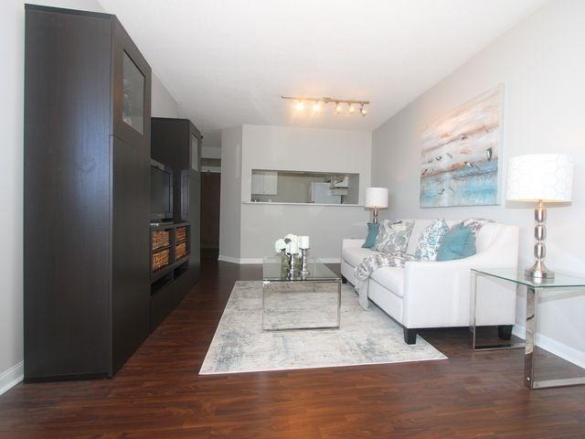 Lph6 - 550 Webb Dr, Condo with 2 bedrooms, 1 bathrooms and 1 parking in Mississauga ON | Image 6