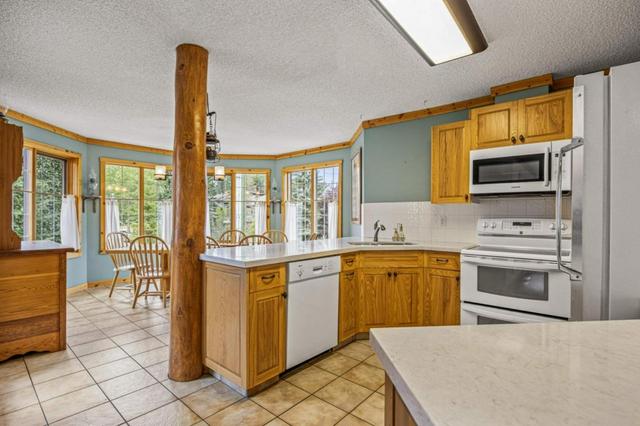 2 - 125 Rundle Crescent, Home with 3 bedrooms, 2 bathrooms and 2 parking in Canmore AB | Image 6