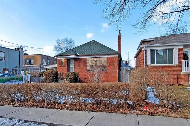 374 Joicey Blvd, House detached with 2 bedrooms, 2 bathrooms and 6 parking in Toronto ON | Image 36