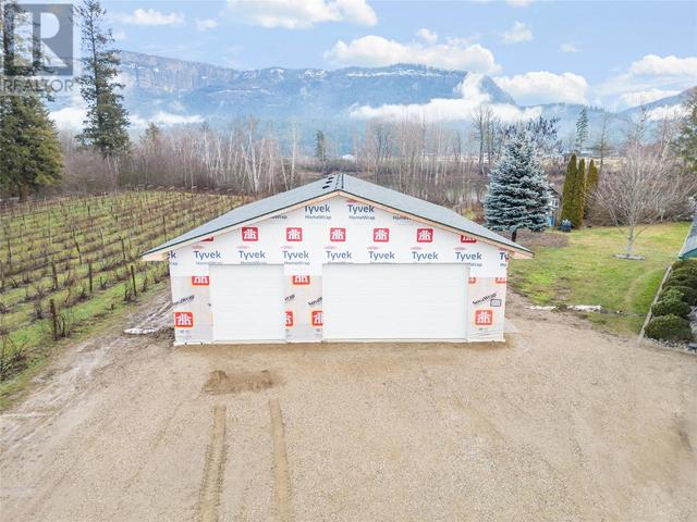 70 Waterside Road, Home with 5 bedrooms, 3 bathrooms and 20 parking in North Okanagan F BC | Image 11