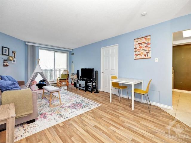 319 - 45 Holland Avenue, Condo with 2 bedrooms, 1 bathrooms and 1 parking in Ottawa ON | Image 2