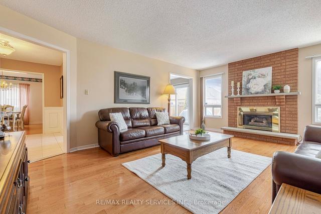 177 Royal Valley Dr, House detached with 4 bedrooms, 4 bathrooms and 5 parking in Caledon ON | Image 2