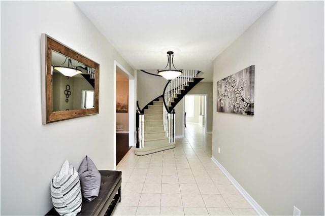 41 Regalia Way, House detached with 4 bedrooms, 4 bathrooms and 4 parking in Barrie ON | Image 2