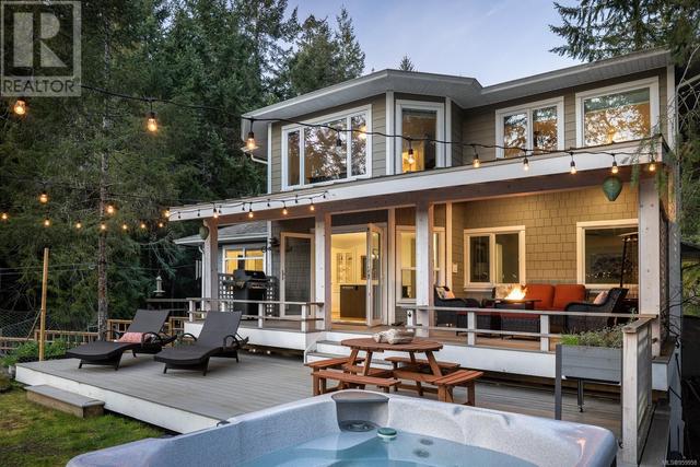 5216 Stag Rd, House detached with 4 bedrooms, 4 bathrooms and 6 parking in Highlands BC | Image 2