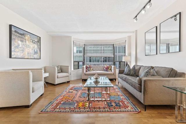1802 - 175 Cumberland St, Condo with 2 bedrooms, 2 bathrooms and 1 parking in Toronto ON | Image 25