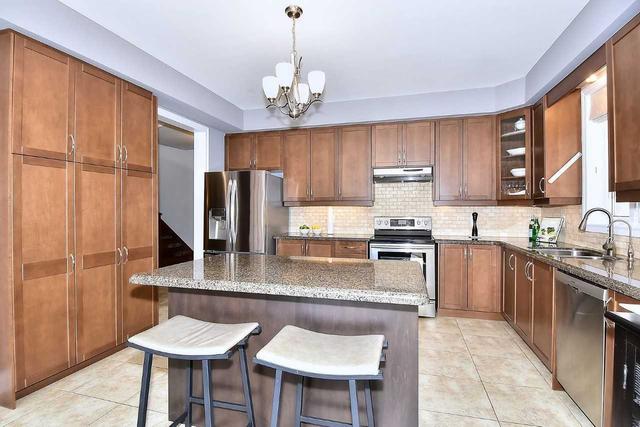 65 Vitlor Dr, House detached with 4 bedrooms, 4 bathrooms and 6 parking in Richmond Hill ON | Image 9