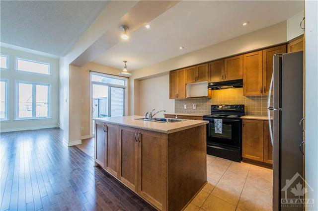 987 Klondike Road, Townhouse with 3 bedrooms, 3 bathrooms and 3 parking in Ottawa ON | Image 5