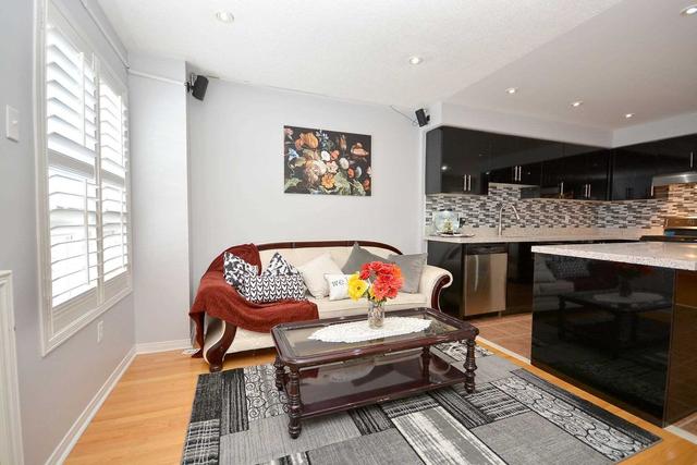 3145 Bentley Dr, House semidetached with 4 bedrooms, 4 bathrooms and 2 parking in Mississauga ON | Image 5
