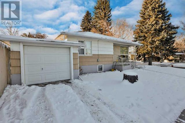 947 12a Street S, House detached with 5 bedrooms, 2 bathrooms and 1 parking in Lethbridge AB | Image 2