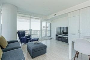 5001 - 1 Bloor St E, Condo with 2 bedrooms, 3 bathrooms and 1 parking in Toronto ON | Image 9