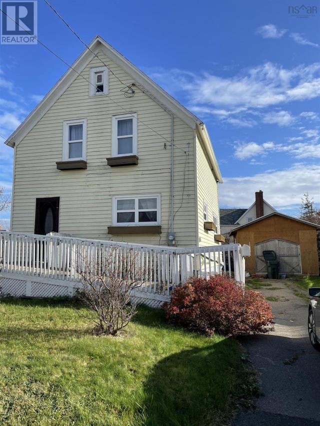 217 King Edward Street, House detached with 3 bedrooms, 2 bathrooms and null parking in Cape Breton NS | Card Image