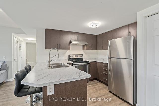 413 - 7 Kay Cres, Condo with 2 bedrooms, 1 bathrooms and 1 parking in Guelph ON | Image 25