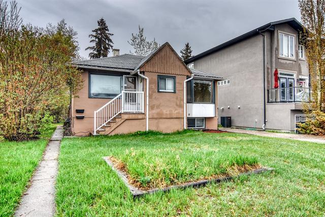 1724 Westmount Road Nw, House detached with 3 bedrooms, 2 bathrooms and 4 parking in Calgary AB | Image 2