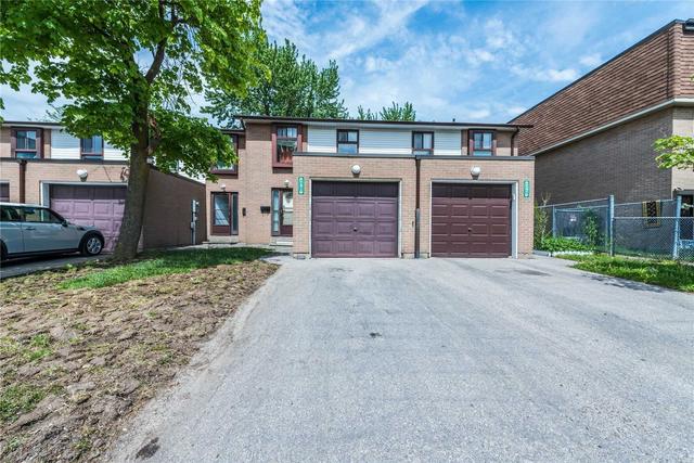 241 Fleetwood Cres, Townhouse with 3 bedrooms, 3 bathrooms and 2 parking in Brampton ON | Image 1