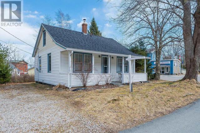 9 Pond Street, House detached with 2 bedrooms, 1 bathrooms and null parking in Mahone Bay NS | Image 2