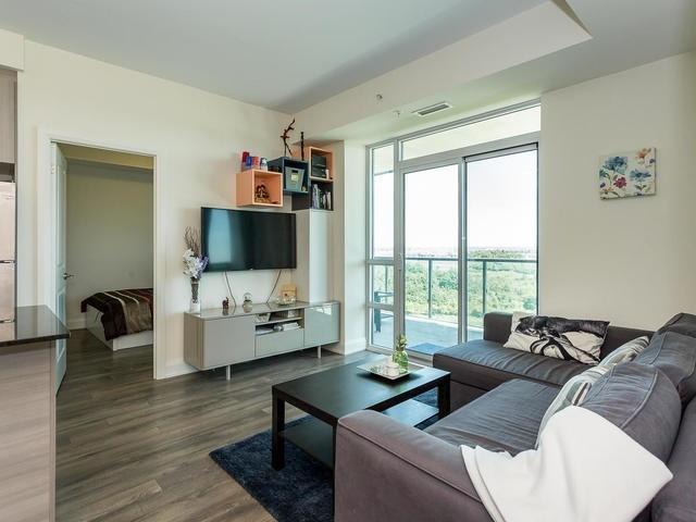 1001 - 55 Yorkland Blvd, Condo with 2 bedrooms, 2 bathrooms and 1 parking in Brampton ON | Image 4