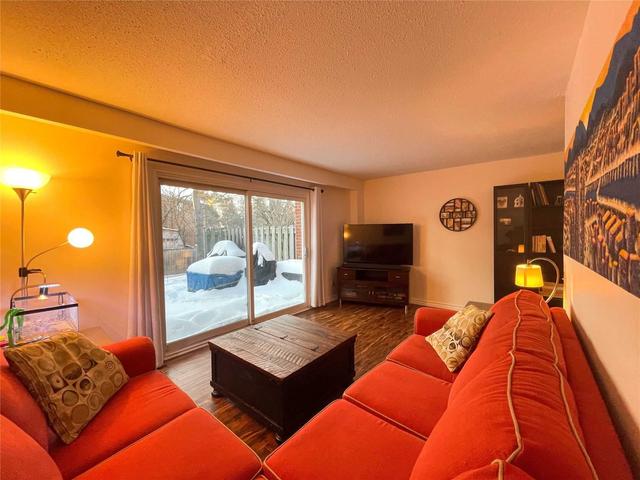 5 - 371 Bronte St S, Townhouse with 3 bedrooms, 3 bathrooms and 2 parking in Milton ON | Image 2