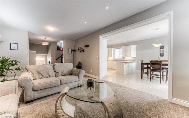 323 Thornhill Place, House detached with 3 bedrooms, 2 bathrooms and 6 parking in Waterloo ON | Image 2