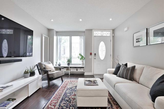 th9 - 140 Bathurst St, Townhouse with 3 bedrooms, 3 bathrooms and 1 parking in Toronto ON | Image 34