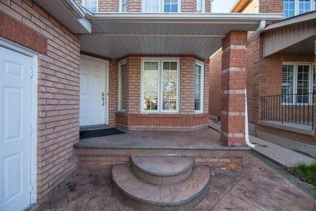 Upper - 19 Rollingwood Dr, House detached with 4 bedrooms, 3 bathrooms and 2 parking in Brampton ON | Image 4