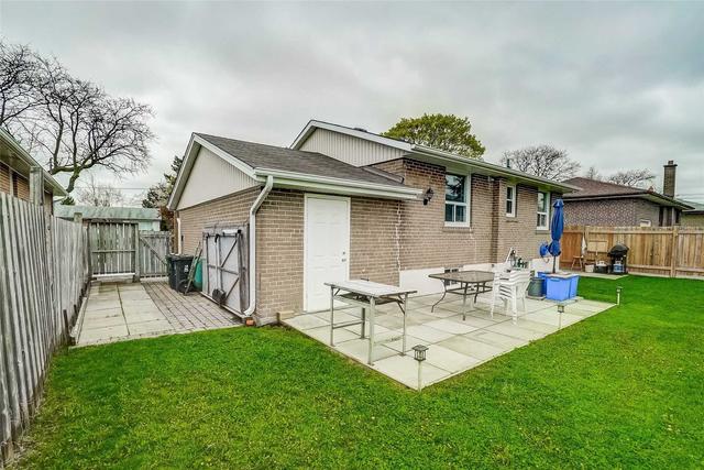 22 Rosefair Cres, House detached with 3 bedrooms, 2 bathrooms and 5 parking in Toronto ON | Image 14