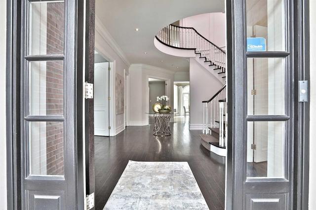 25 Douglas Cres, House detached with 4 bedrooms, 6 bathrooms and 4 parking in Toronto ON | Image 2