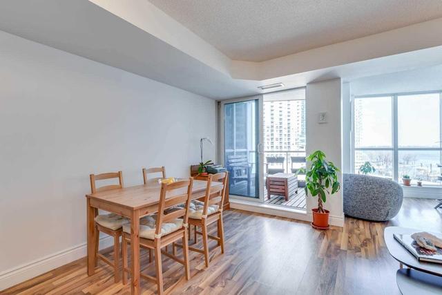 503 - 208 Queens Quay W, Condo with 2 bedrooms, 2 bathrooms and 1 parking in Toronto ON | Image 4