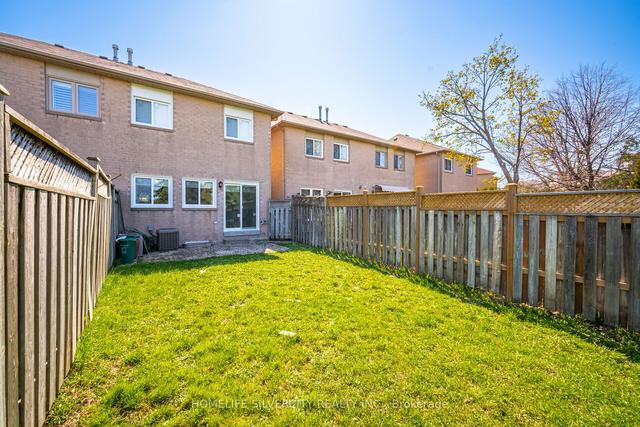 92 Cedarwood Cres, House attached with 3 bedrooms, 3 bathrooms and 3 parking in Brampton ON | Image 31
