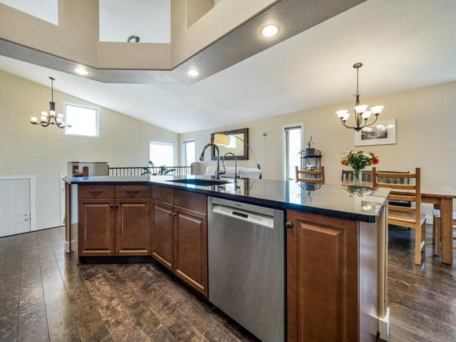 10 Canyoncrest Court W, House detached with 4 bedrooms, 3 bathrooms and 4 parking in Lethbridge AB | Image 15