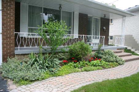 54 Bellbury Cres, House detached with 4 bedrooms, 2 bathrooms and 4 parking in Toronto ON | Image 2