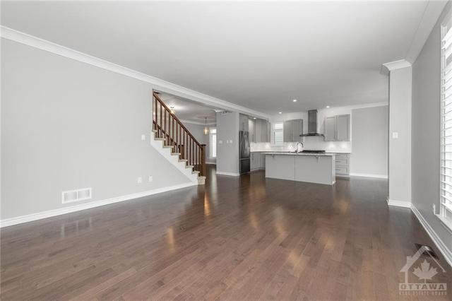 692 Willowmere Way, House detached with 4 bedrooms, 3 bathrooms and 4 parking in Ottawa ON | Image 11