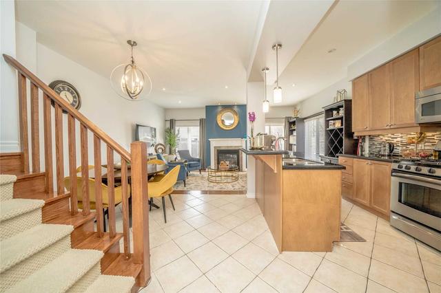 2450 Shadow Crt N, House attached with 3 bedrooms, 4 bathrooms and 3 parking in Oakville ON | Image 33