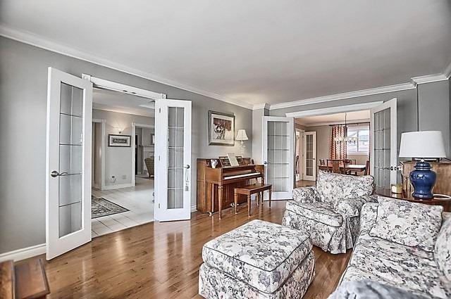 29 Regency Crt, House detached with 4 bedrooms, 4 bathrooms and 4 parking in Bradford West Gwillimbury ON | Image 4