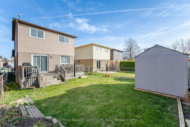 43 Newbridge Cres, House detached with 3 bedrooms, 2 bathrooms and 5 parking in Brampton ON | Image 26