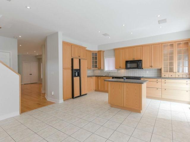 27 Moraine Dr, House detached with 3 bedrooms, 4 bathrooms and 2 parking in Vaughan ON | Image 5