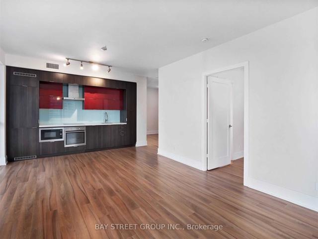 3311 - 300 Front St W, Condo with 2 bedrooms, 2 bathrooms and 1 parking in Toronto ON | Image 2