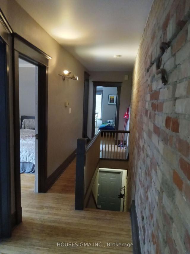 upper - 256 Woodbine Ave S, House attached with 2 bedrooms, 1 bathrooms and 1 parking in Toronto ON | Image 8