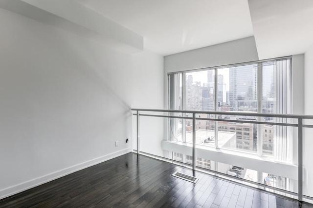 lph26 - 21 Nelson St, Condo with 1 bedrooms, 1 bathrooms and 1 parking in Toronto ON | Image 6