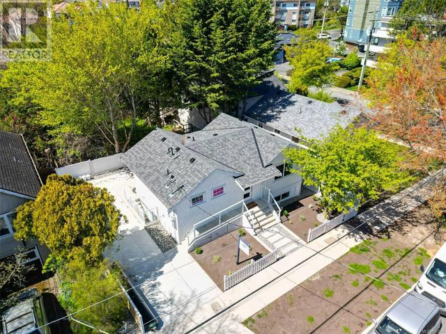 3192 Fifth St, House detached with 3 bedrooms, 3 bathrooms and 2 parking in Victoria BC | Image 1