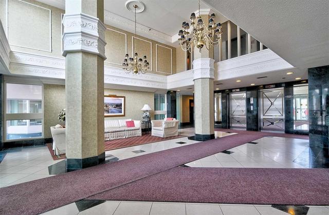 1004 - 320 Mill St S, Condo with 2 bedrooms, 2 bathrooms and 1 parking in Brampton ON | Image 2