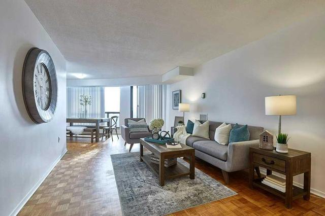 1001 - 150 Neptune Dr, Condo with 3 bedrooms, 2 bathrooms and 1 parking in Toronto ON | Image 3