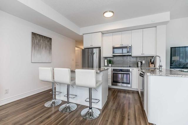 611b - 9600 Yonge St, Condo with 2 bedrooms, 2 bathrooms and 2 parking in Richmond Hill ON | Image 4